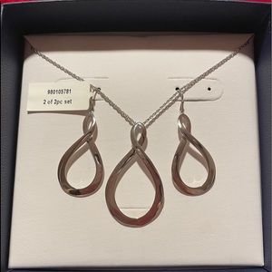 Necklace and earrings set